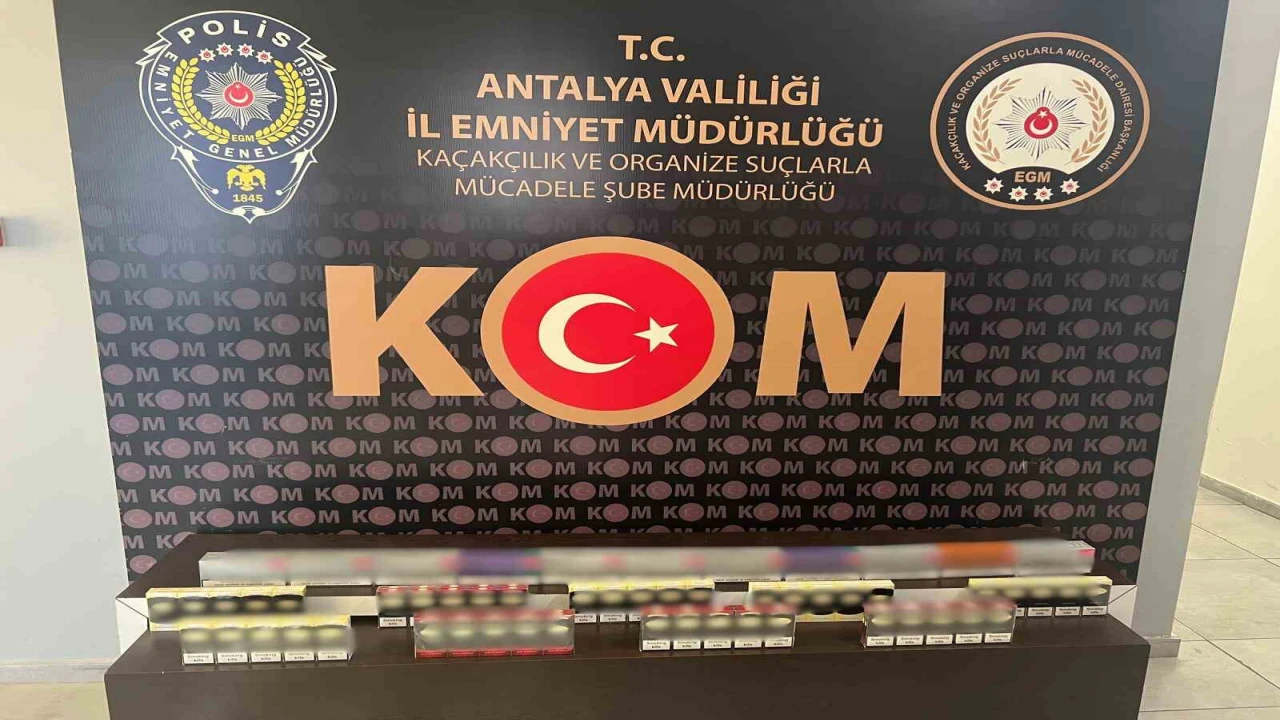 Antalyada KOM ekipleri 712 bin 440 adet makaron ele geçirdi