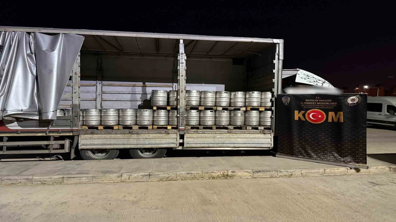 Antalyada milyonlarca makaron ve binlerce litre kaçak içki ele geçirildi