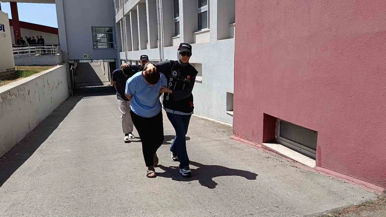 Araçta 5 kilo esrar ile yakalandılar: Haberimiz yok savunması yaptılar