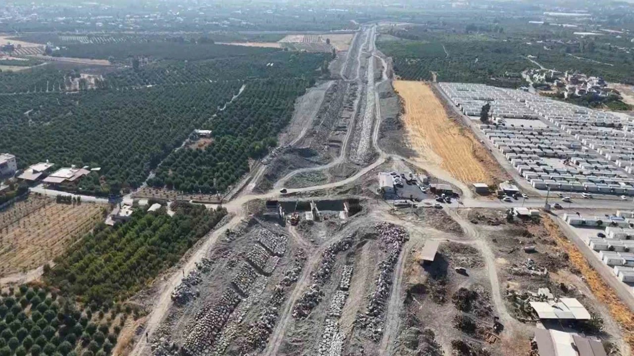 Arsuzda Hacıahmetli ve Avcılar deresi ıslah ediliyor