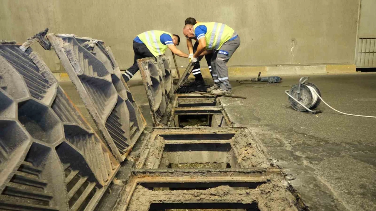 ASATtan altgeçitlerde gece mesaisi: Yağmursuyu hatları temizleniyor
