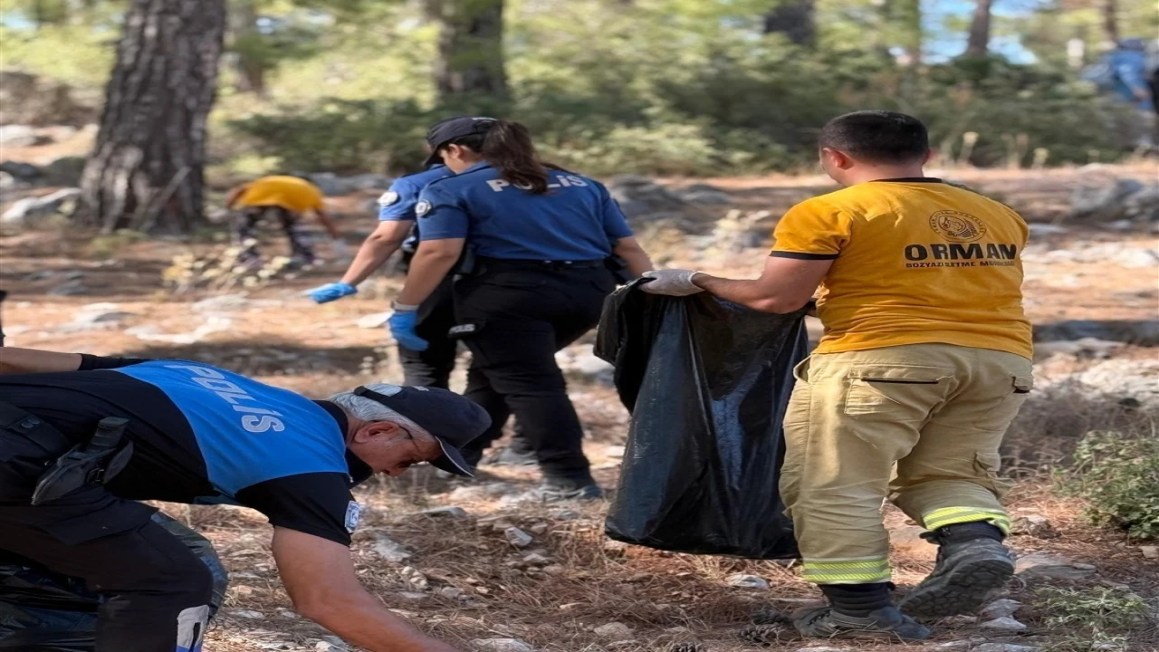 Bozyazıda çöp toplama etkinliği düzenlendi