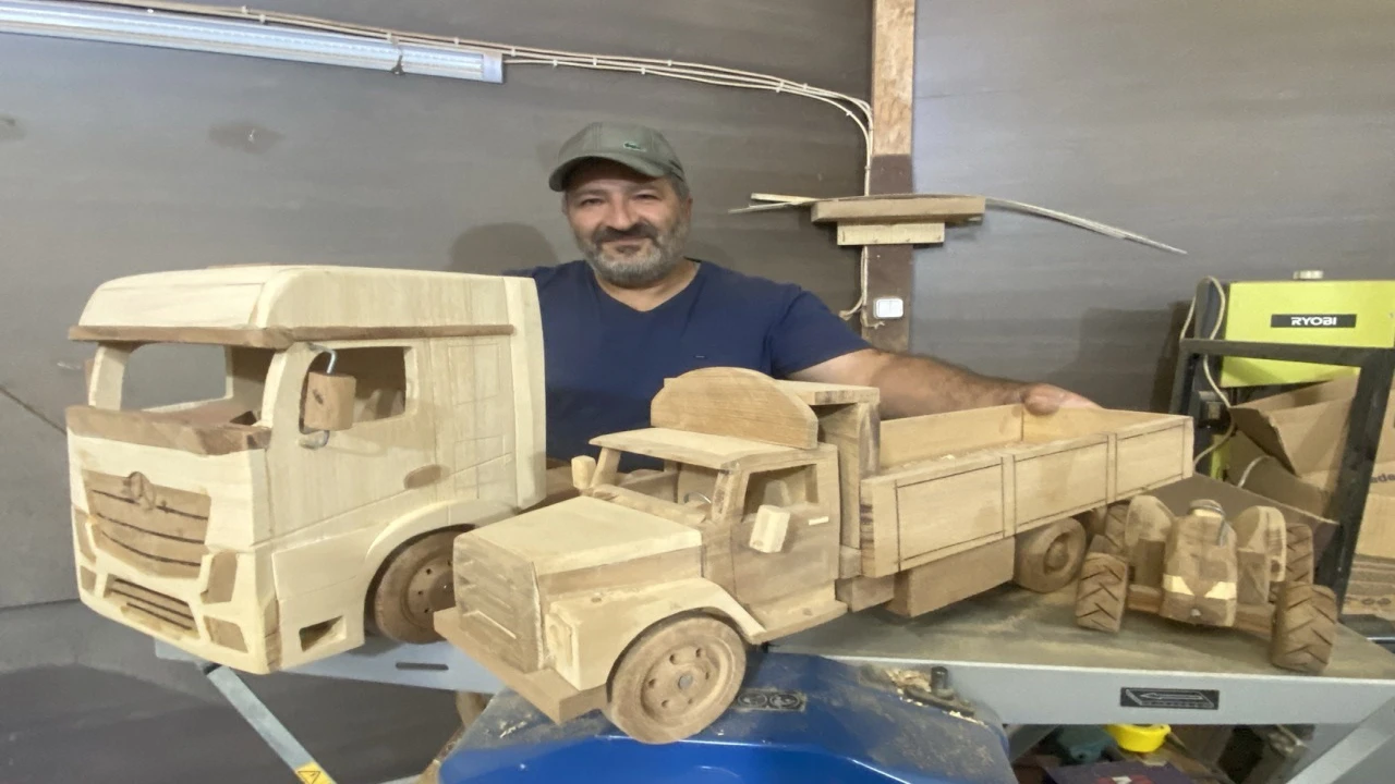 Burdurda hobi olarak başladığı ahşap ustalığına belediyenin atölyesinde devam ediyor