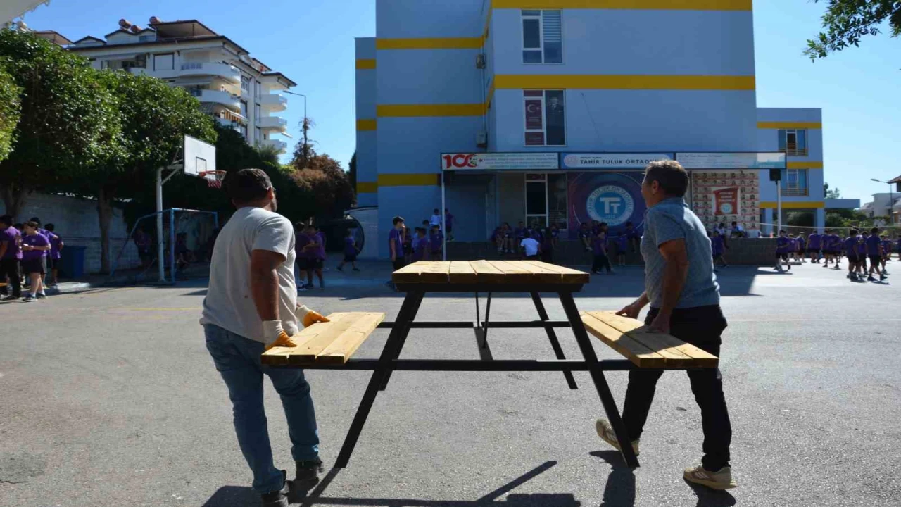Büyükşehirden kurumlara bank ve piknik masası desteği