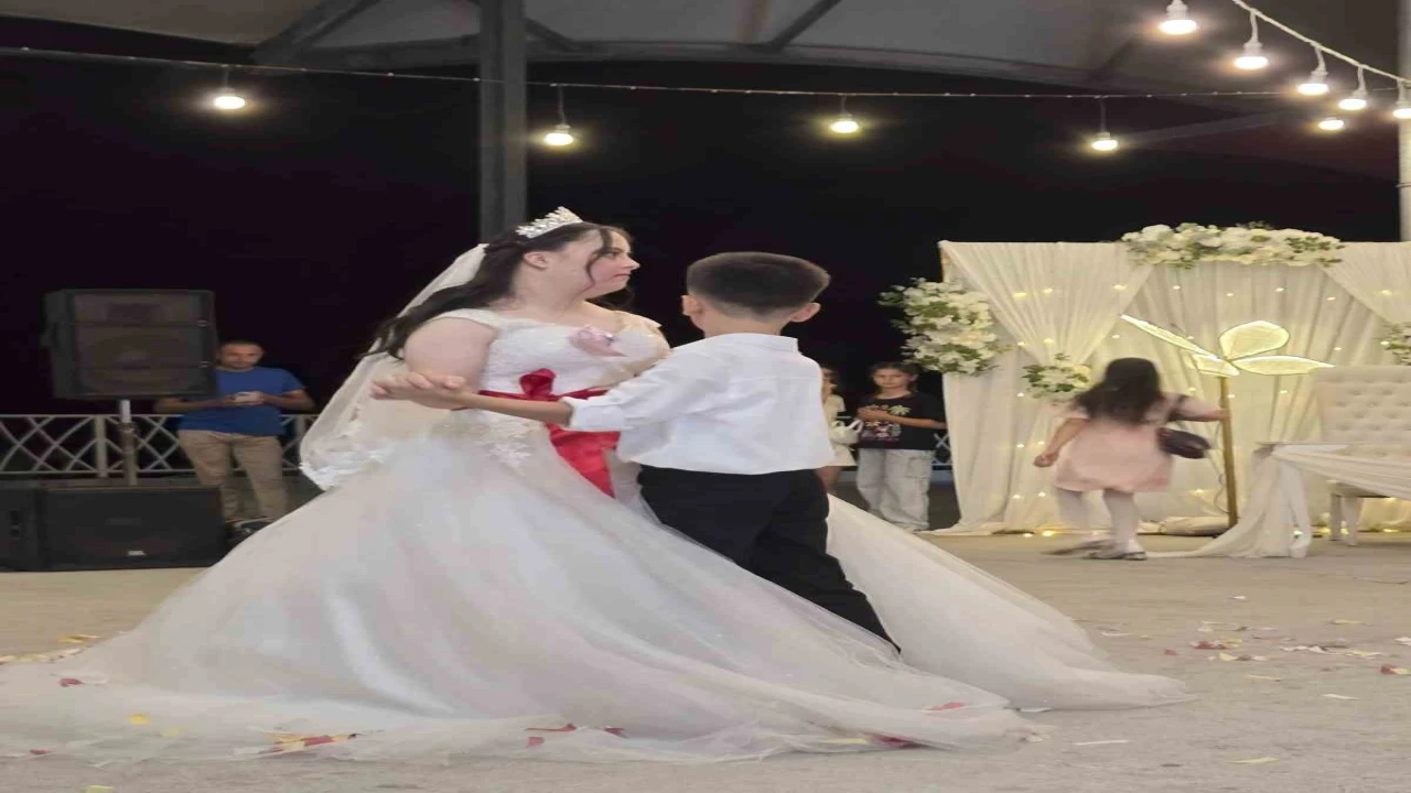 Down sendromlu Gülsümün beyaz gelinlik hayali gerçek oldu