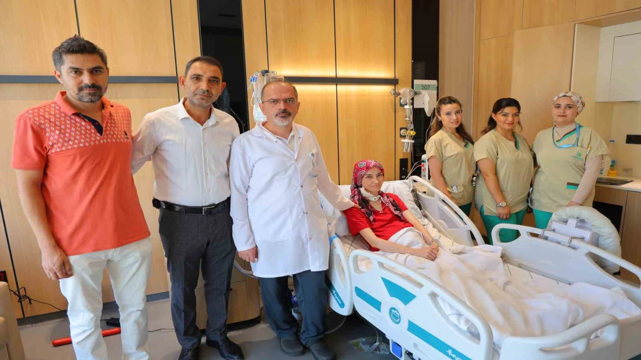 Dünyada 4 vakadan biri olan Myastenia Gravis hastası Türkiyede tedavi edildi