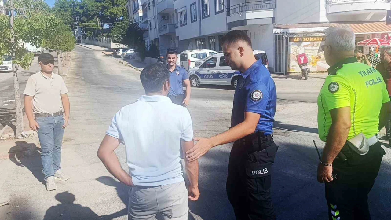 Ehliyetsiz sürücüyü korumak için yalan söyledi, karakola götürüldü