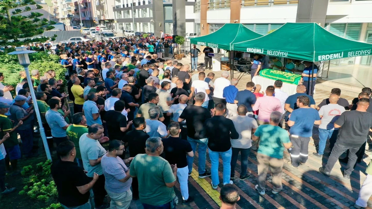 Erdemli Belediyesinin acı günü: Vefat eden personel için tören düzenlendi