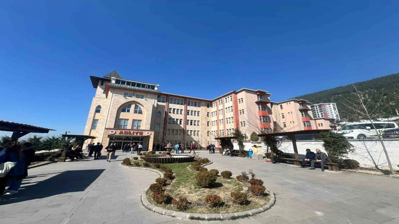 Eski eş katili hakim karşısına çıktı: Hastanede, kalabalığın içinde seni öldüreceğim diye tehdit etmiş