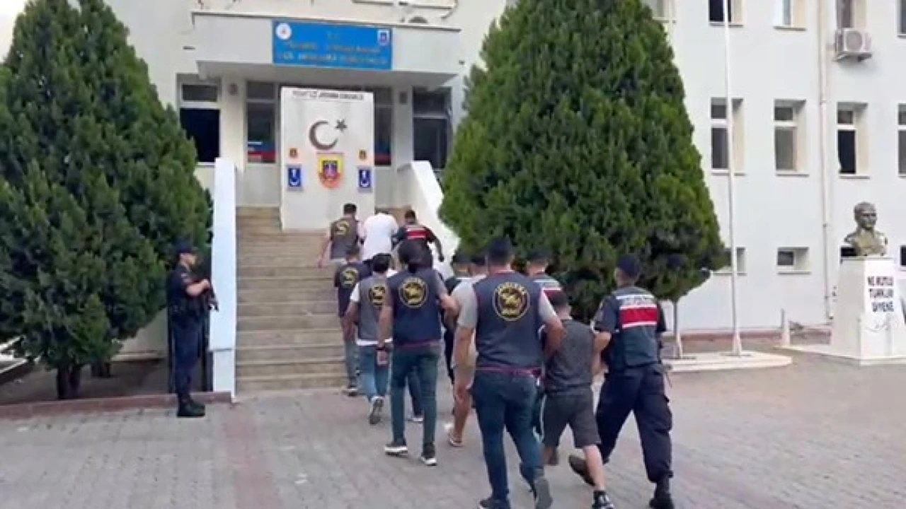 FETÖ tehdidiyle 1 milyon 293 bin lira dolandıran 5 sahte polis yakalandı