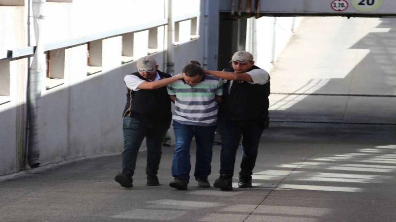 FETÖden 6 yıldır aranan öğretmen yakalanıp tutuklandı