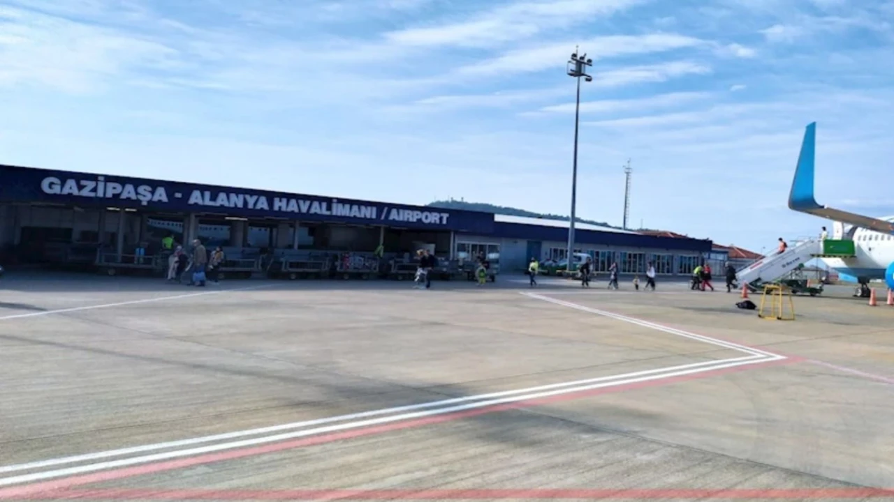 Gazipaşa-Alanya Havalimanında rüzgar nedeniyle bazı uçuşlar iptal edildi