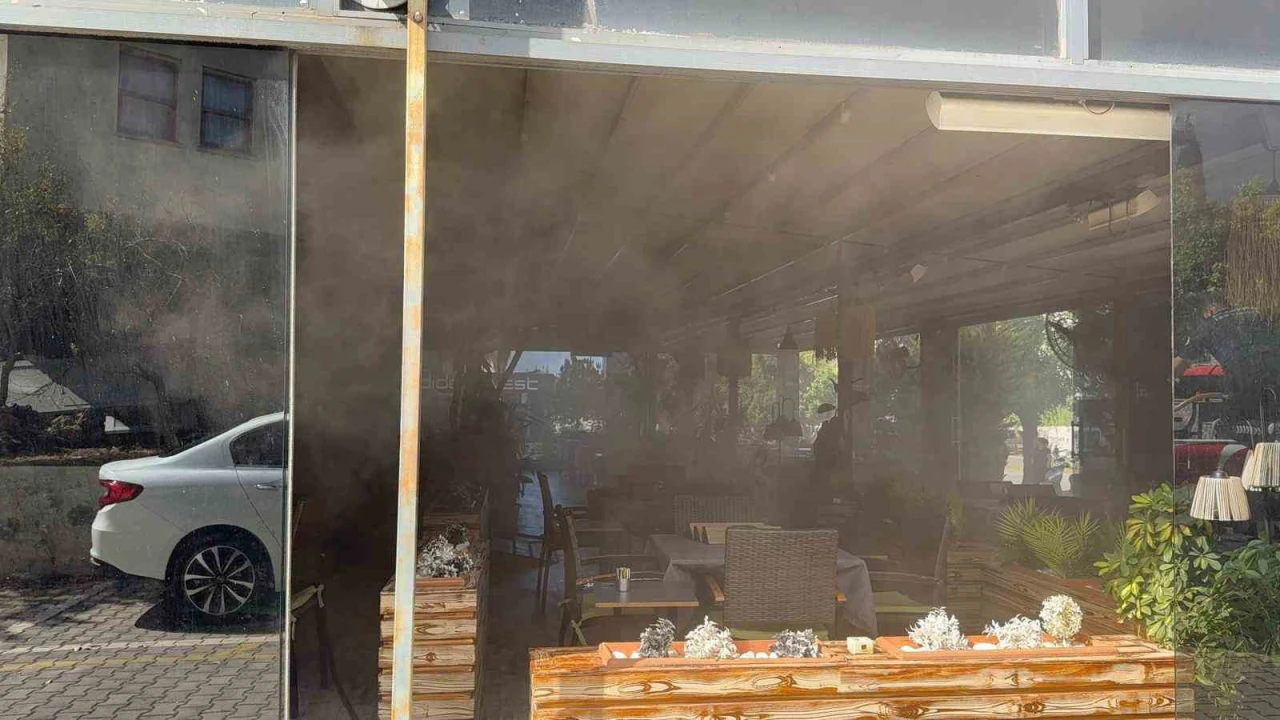 Gazipaşada kafe bacasındaki yangını itfaiye ekipleri söndürdü