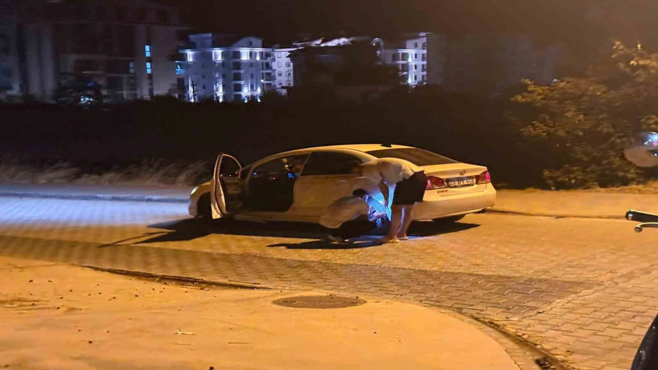 Gazipaşada otomobille motosikletin çarpıştığı kazada 1 kişi yaralandı