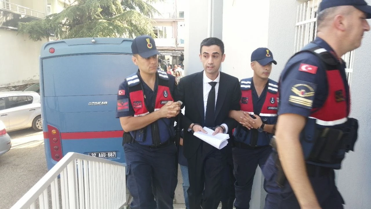 Gelendost Belediyesi zimmet ve rüşvet davasının ilk duruşmasında tahliye kararı çıkmadı