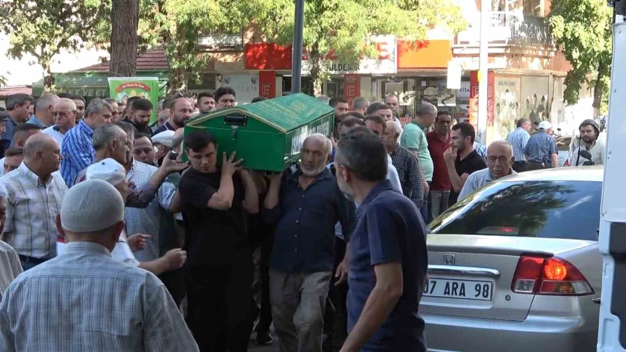 Görev başındayken otomobilin çarptığı güvenlik görevlisi hayatını kaybetti