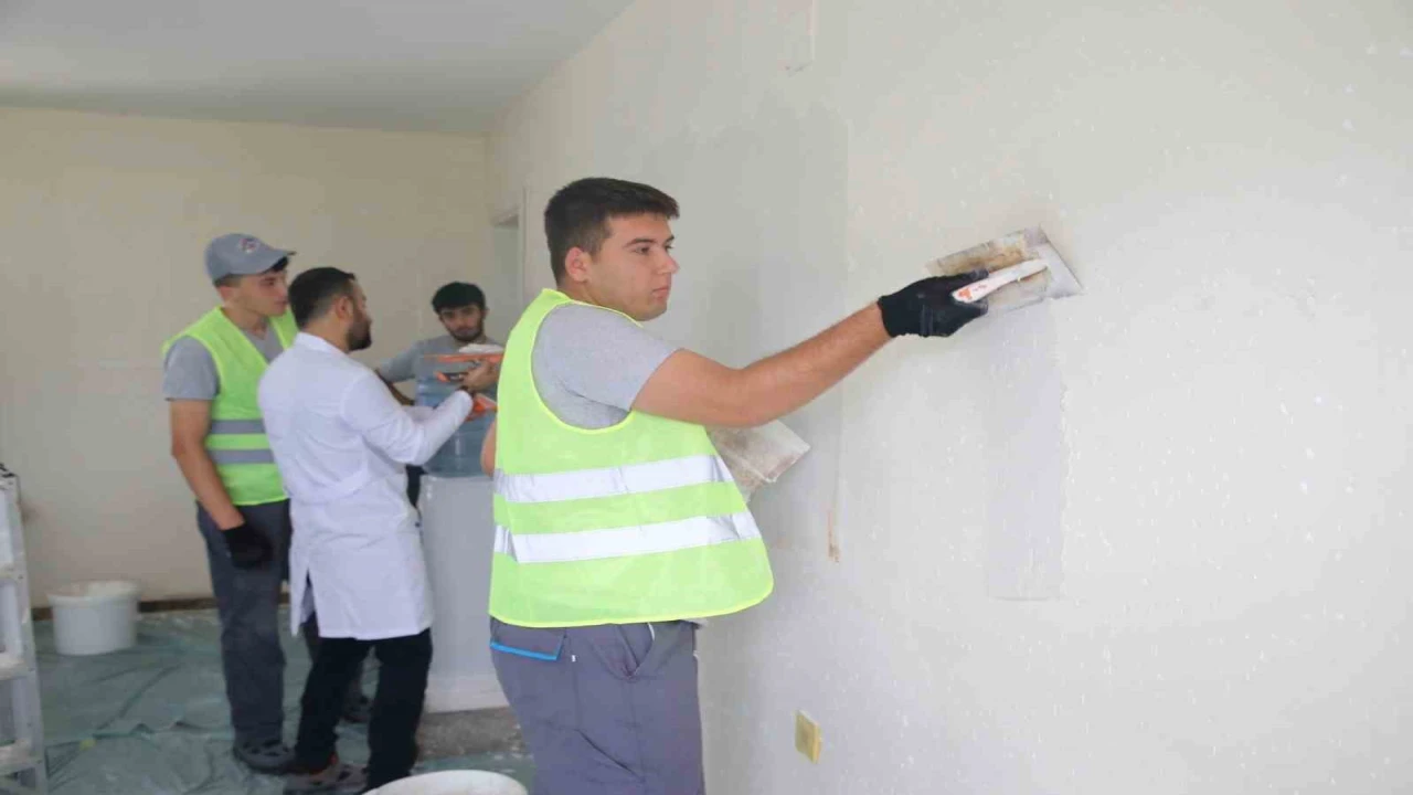 Hatay Büyükşehir Belediyesi, geleceğin boyacılarını yetiştiriyor