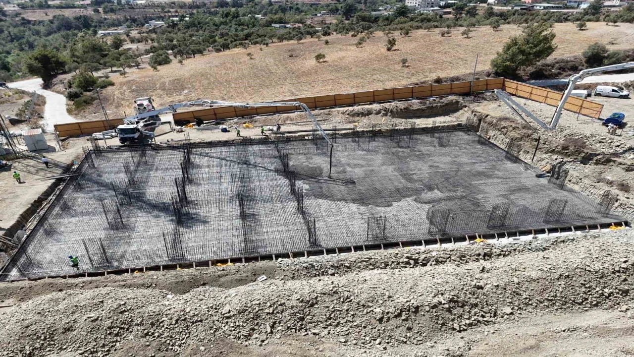 Hatay Büyükşehir Belediyesi, Karlısu Mahallesine çok amaçlı salon inşa ediyor