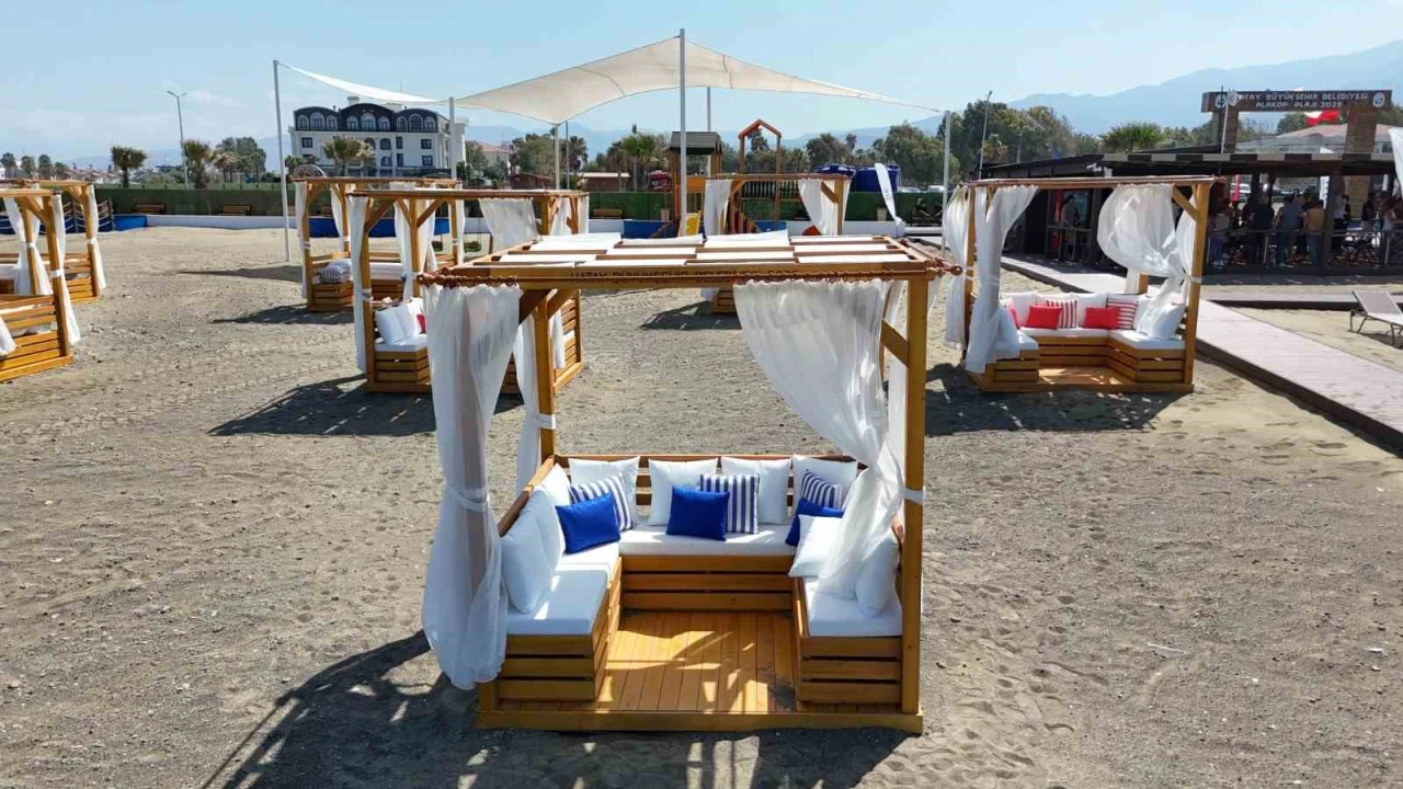 Hatay Büyükşehir Belediyesi tarafından yapımı tamamlanan Alakop Plajı hizmete açıldı