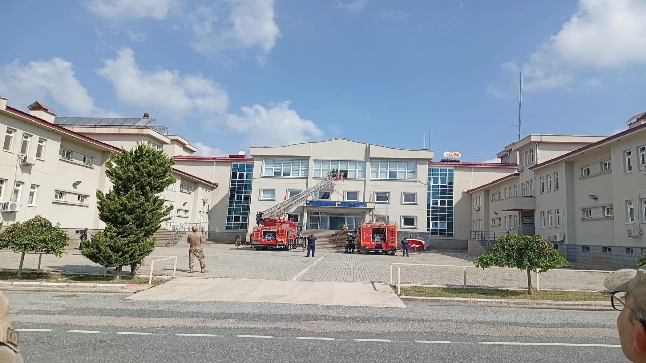 Hatayda itfaiyeden Mehmetçiğe yangın eğitimi