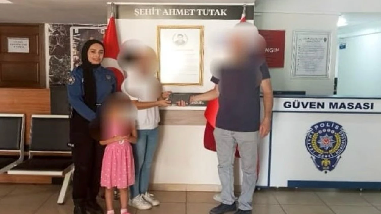 Ispartada duyarlı vatandaş bulduğu cüzdanı polise teslim etti
