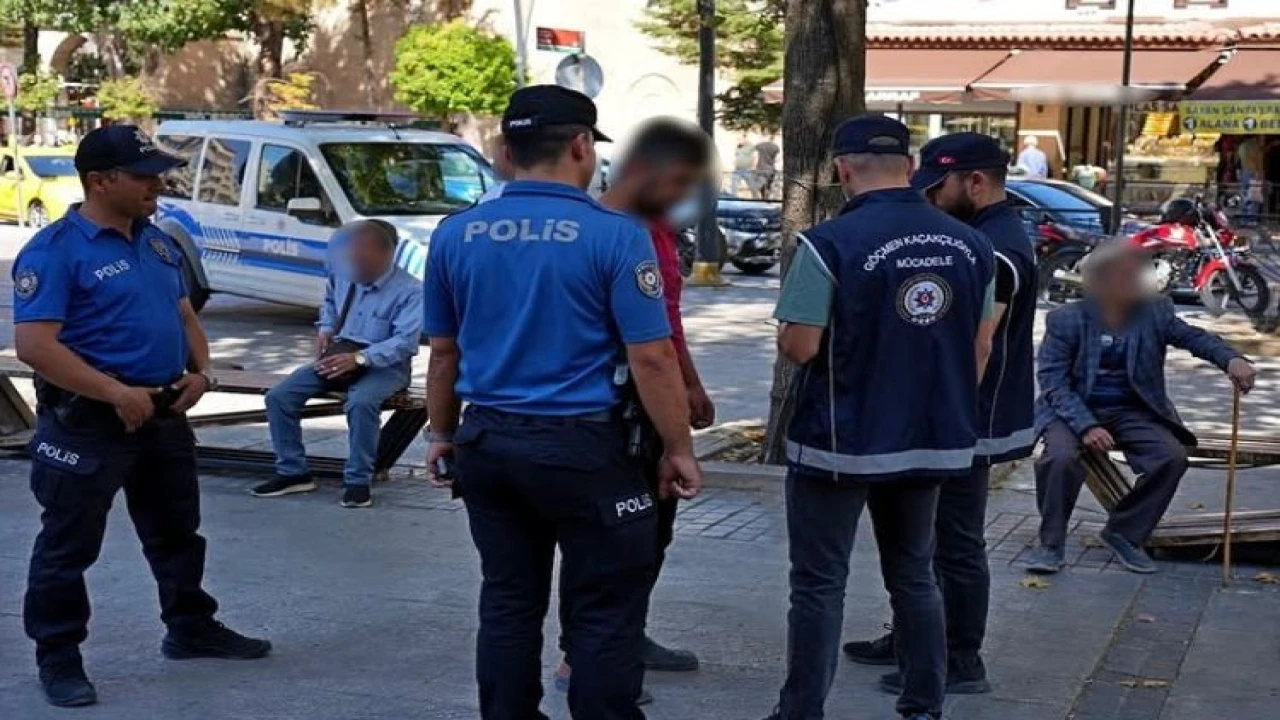 Ispartada düzensiz göçle mücadele kapsamında huzur uygulaması yapıldı