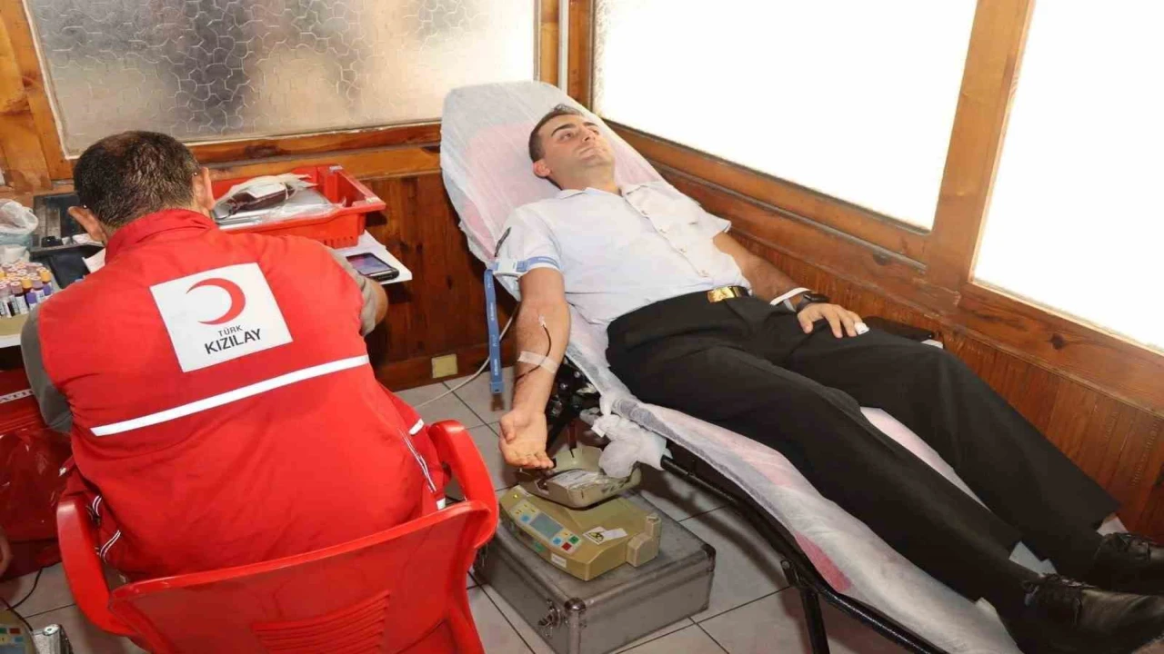 Jandarmadan kan bağışına destek