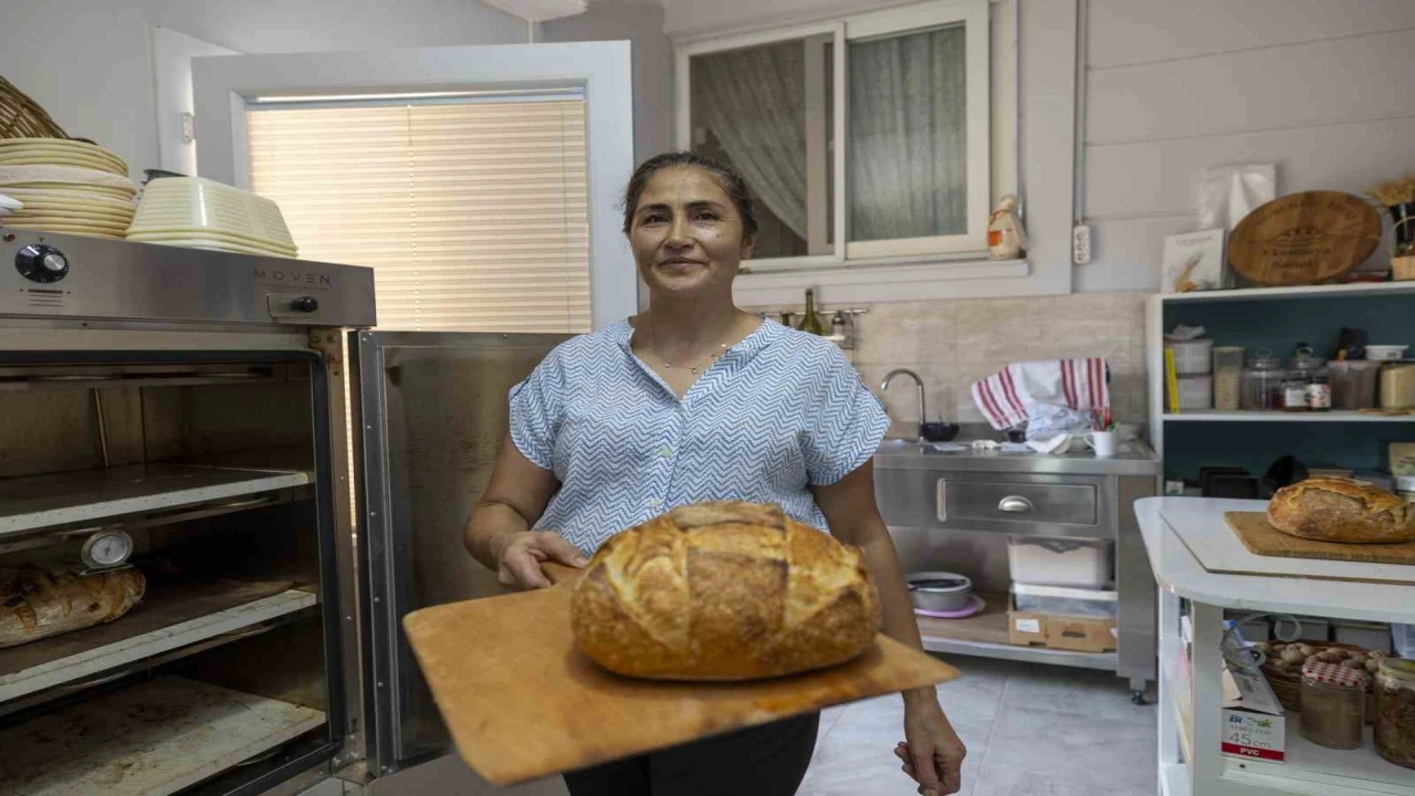 Kadın girişimci, mutfağında başladığı ekşi maya ekmek yolculuğunu atölyeye taşıdı