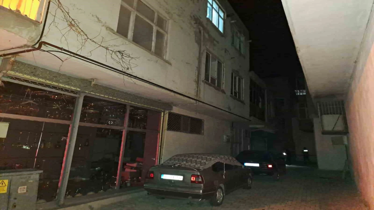 Kahramanmaraşta 3. kattan düşen çocuk ağır yaralandı