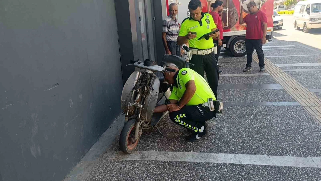 Kamyonetin aynasına çarpan elektrikli bisiklet sürücüsü yaralandı