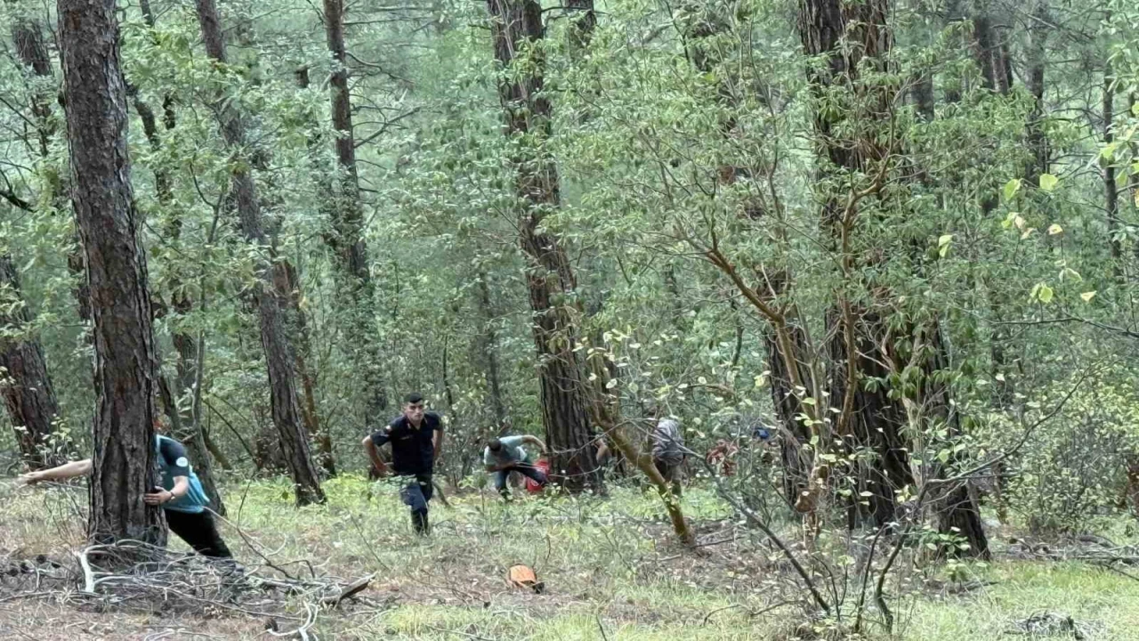 Kayalıklardan düşerek yaralanan şahıs 4 saatlik operasyonla kurtarıldı