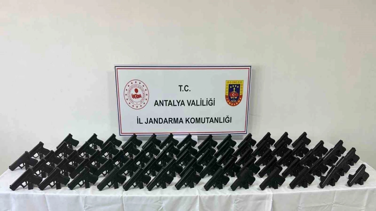 Kepezde kaçak silah operasyonu: 72 tabanca ele geçirildi