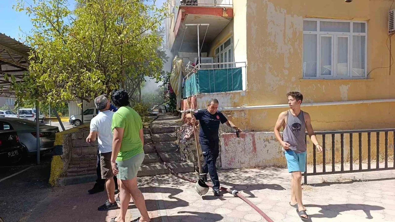 Manavgatta 2 katlı evde çıkan yangın paniğe neden oldu