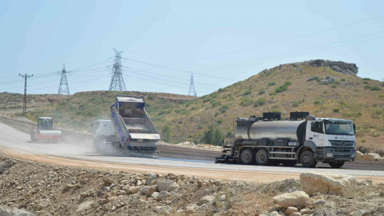 Manavgatta grup yolları asfaltlanıyor
