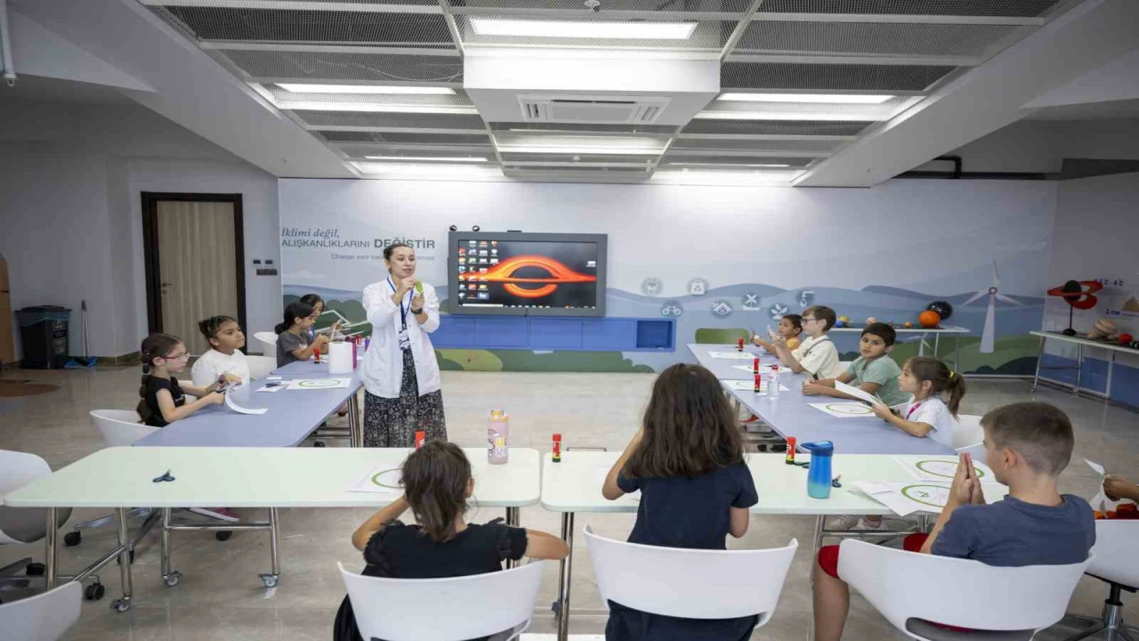 Mersinde 5 bin 547 öğrenci yaz tatilini bilimle geçirdi