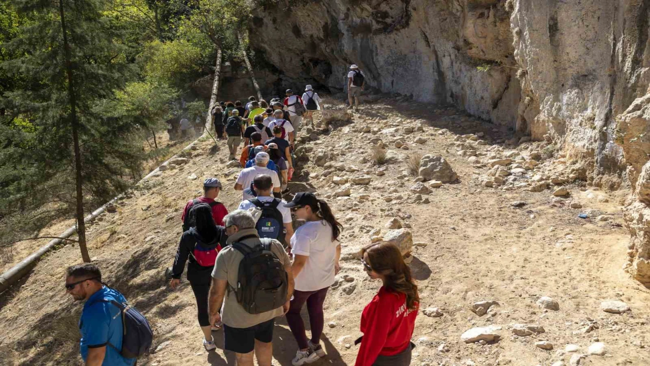 Mersinde Avrupa Hareketlilik Haftasında Tarihi Kilikya Yolu Yürüyüşü