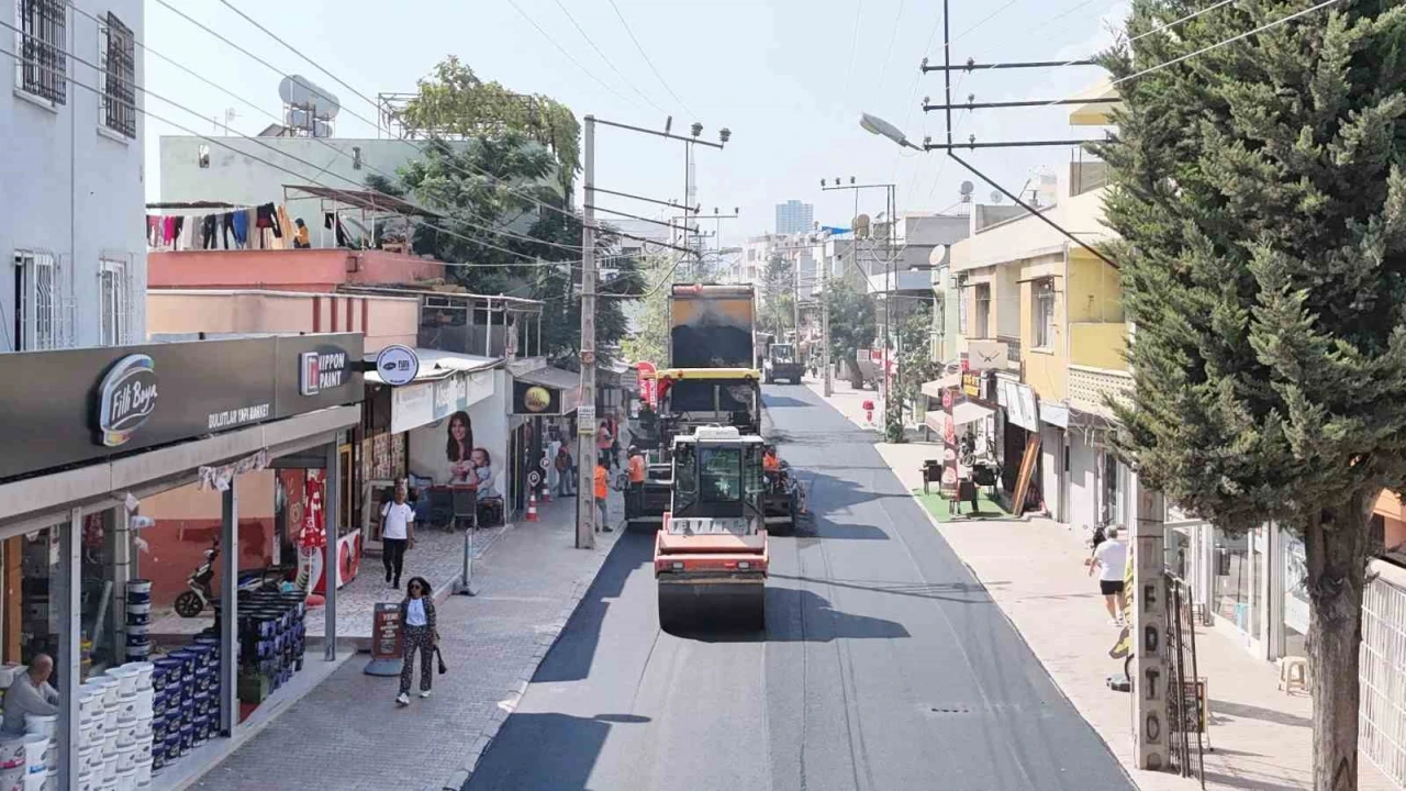 Mersinde eskiyen caddeler yenileniyor