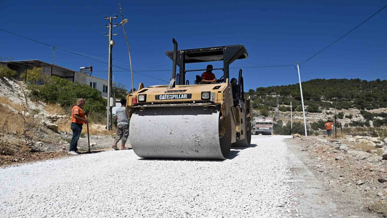 Mutta asfalt çalışmaları sürüyor