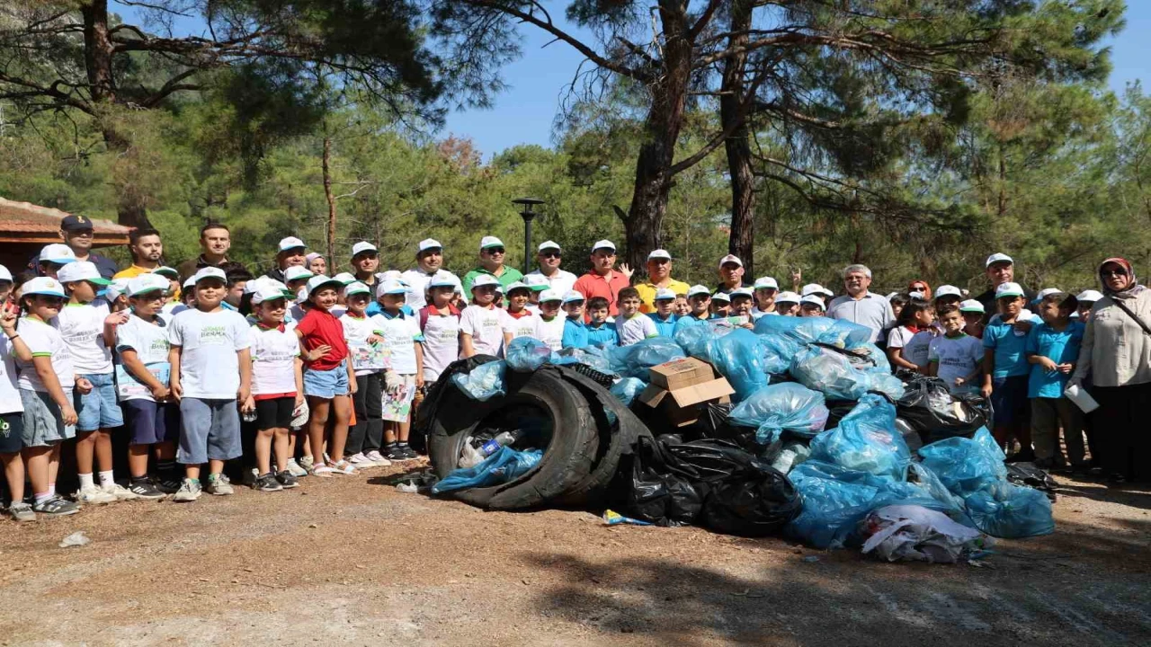 Öğrencilerden Yeşil Vatan için anlamlı çalışma: Torba torba çöp topladılar