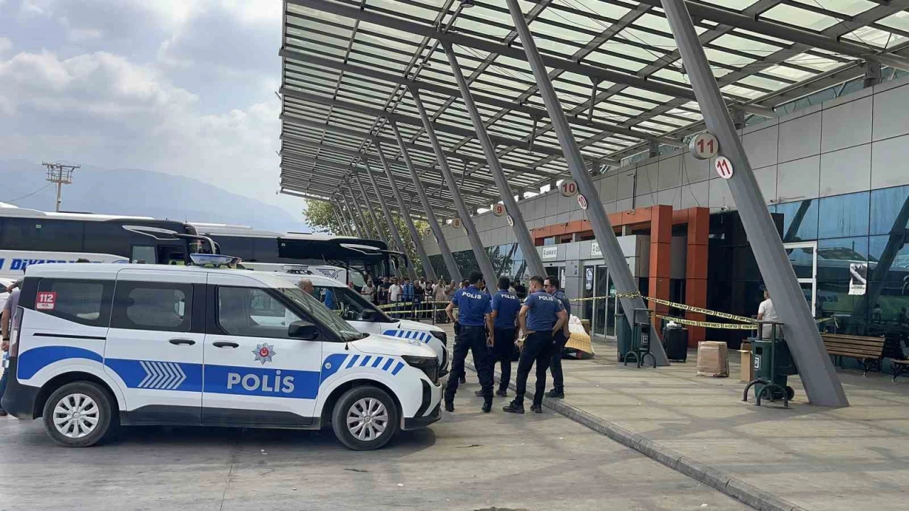 Osmaniye Otogarında baba kızına tüfekle ateş etti