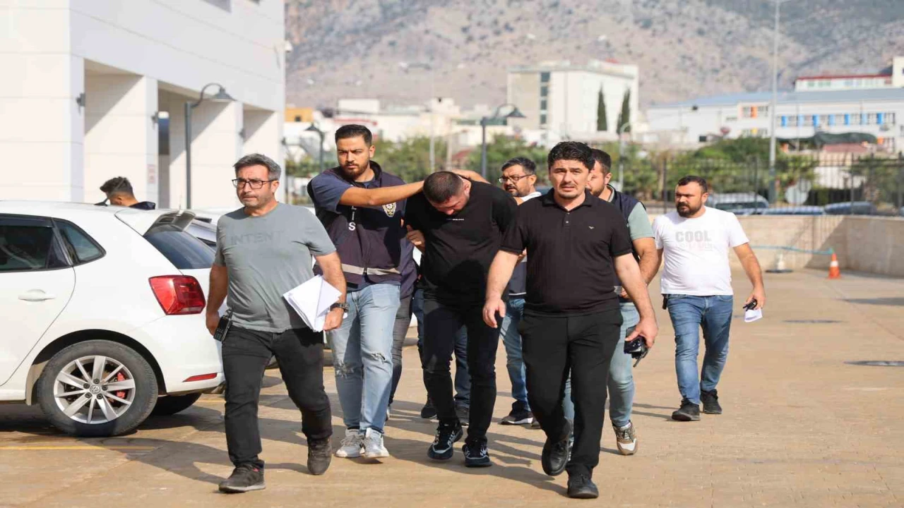 Otomatik silahla galeriye saldıran şüpheliler tutuklandı