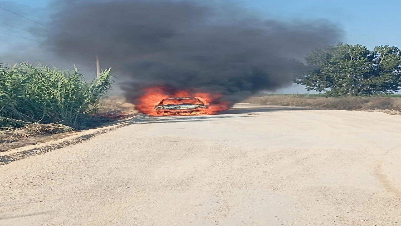 Otomobil alev alev yandı