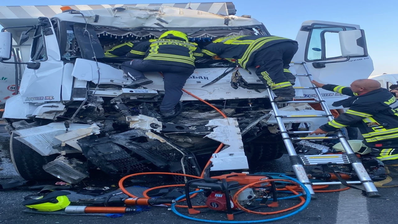 Otoyolda zincirleme kaza: 5 yaralı