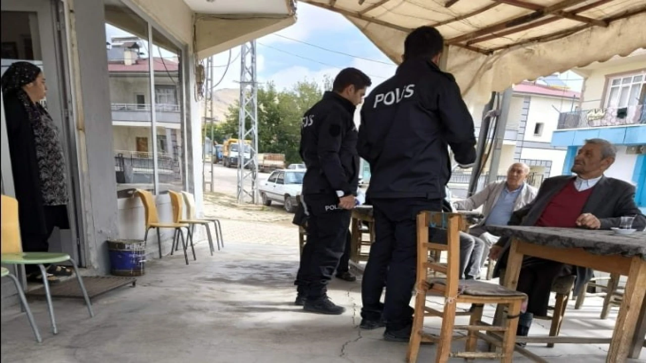 Polis pazar yerinde kadınlara KADESi anlattı