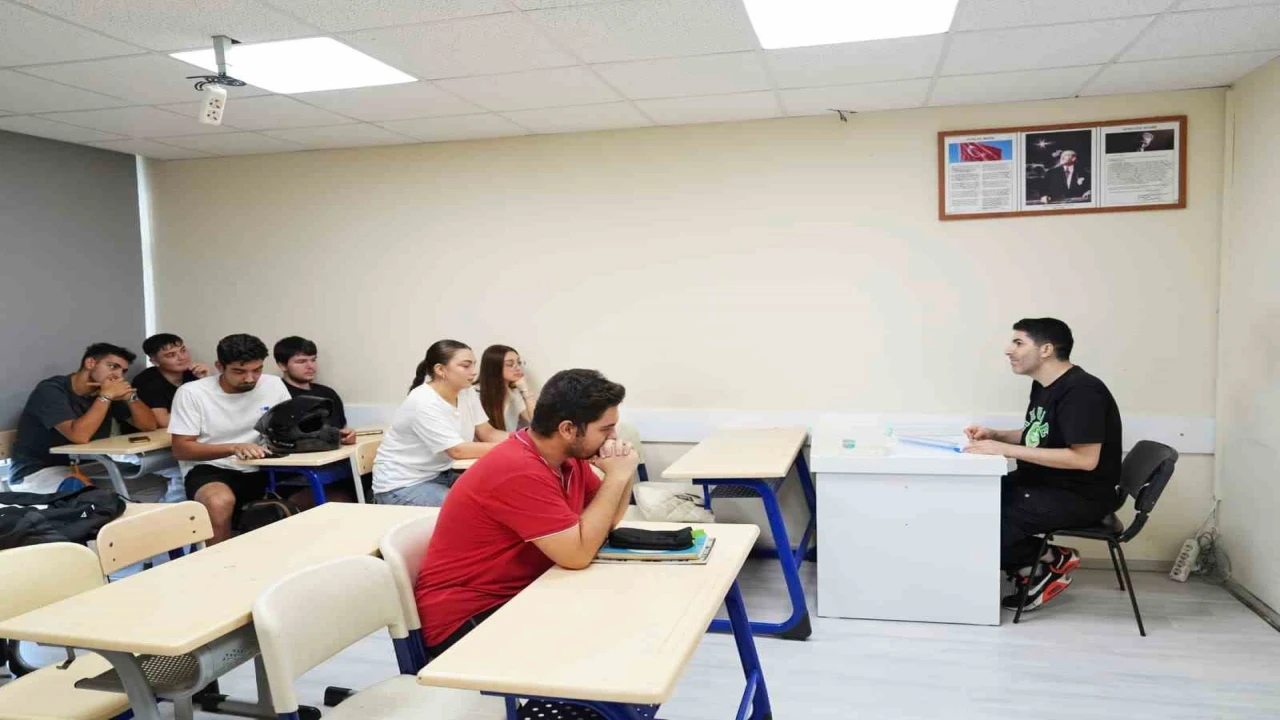 Sınavlara ücretsiz kurslarla hazırlanıyorlar