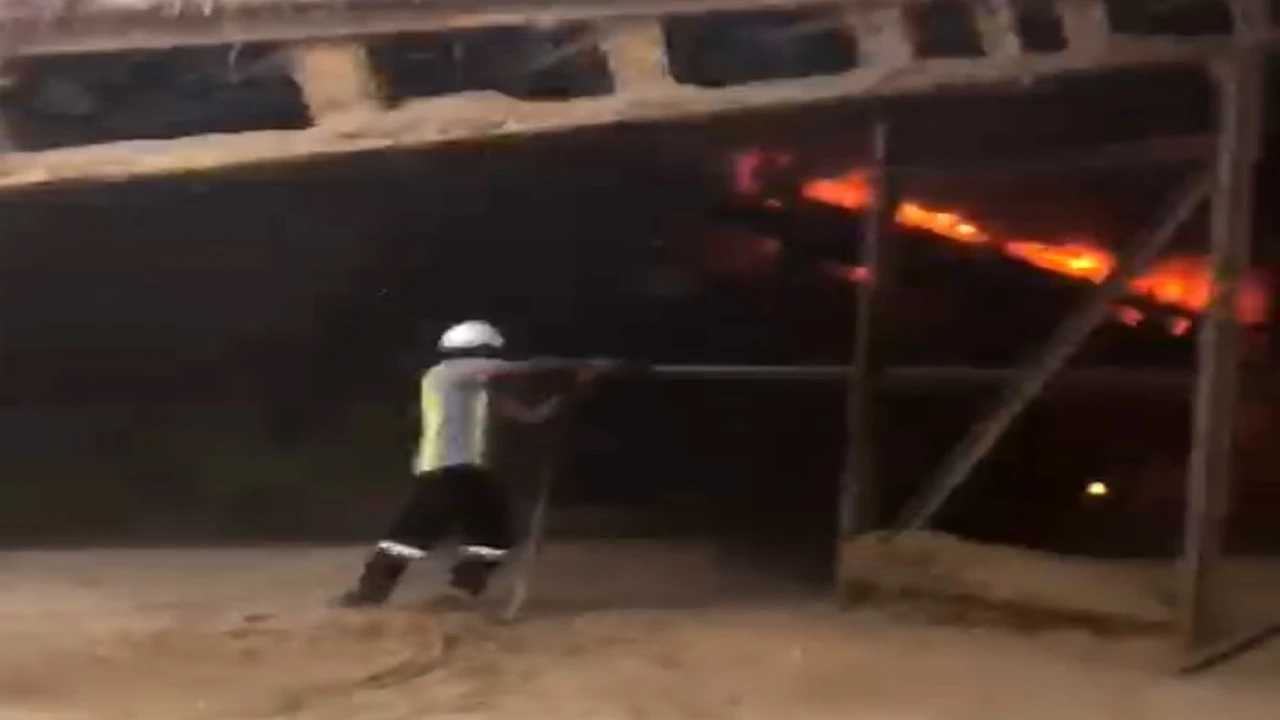 Tarımsal atıklardan enerji üretilen fabrikada çıkan yangın söndürüldü