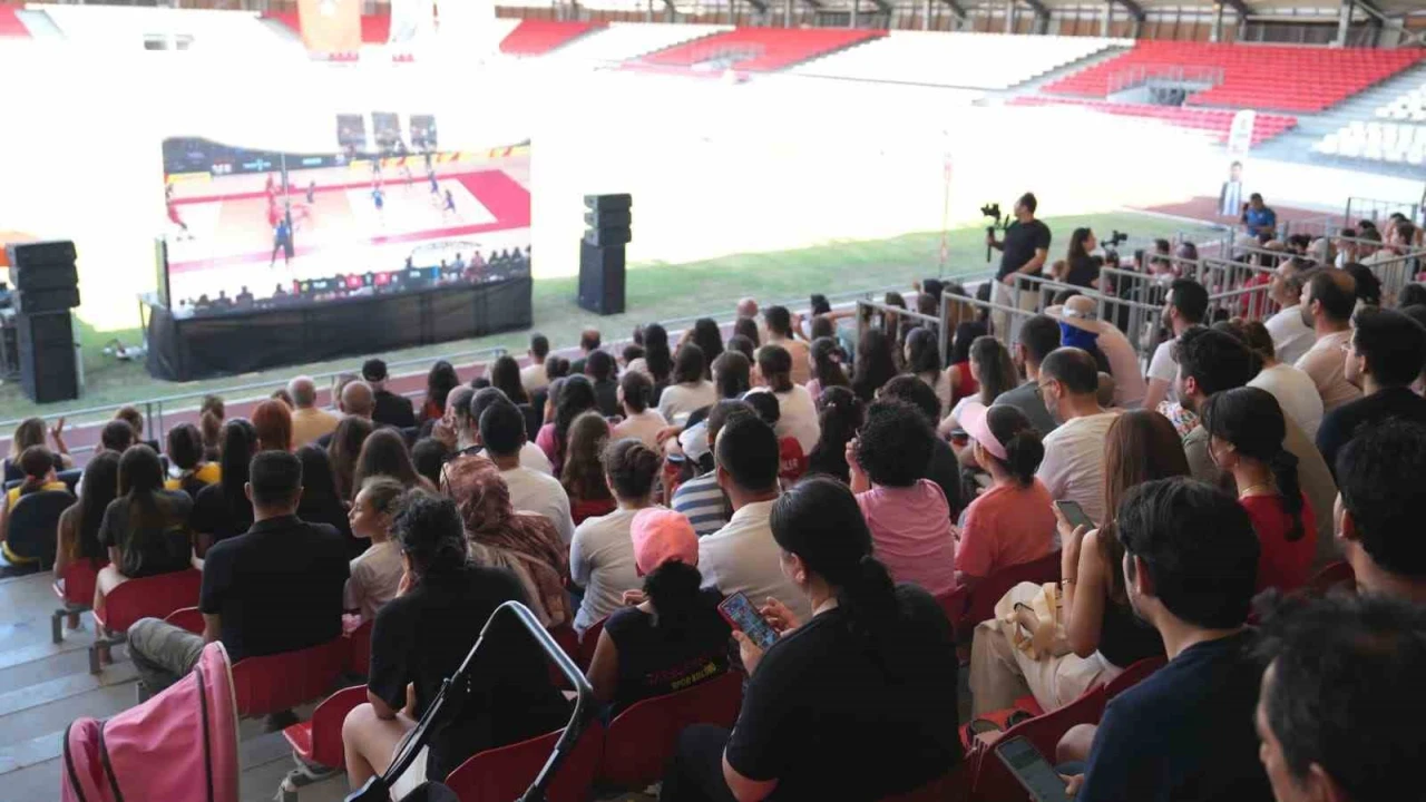 Tarsusta milli heyecan ve etkinlik bir arada yaşandı