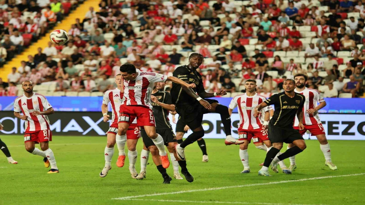 Trendyol Süper Lig: Antalyaspor: 0 - Kayserispor: 0 (İlk yarı)