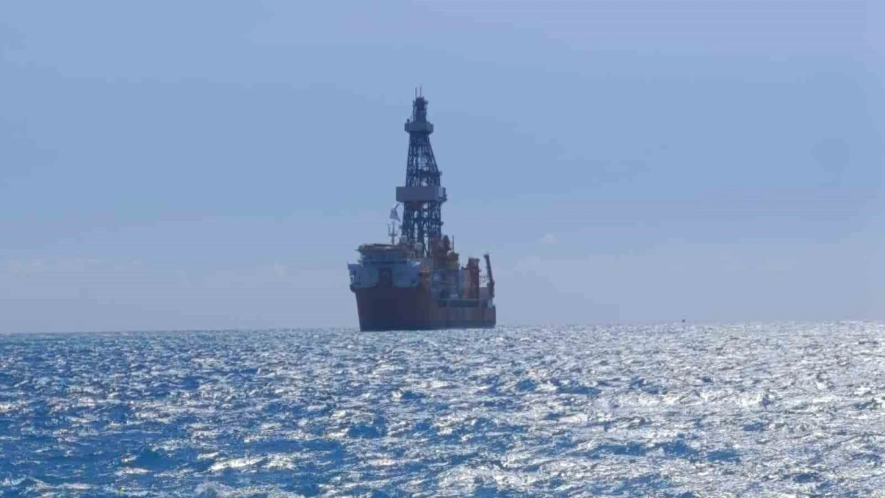 Türkiyenin 228 metrelik denizdeki yeni gücü: West Draco Mersine ulaştı