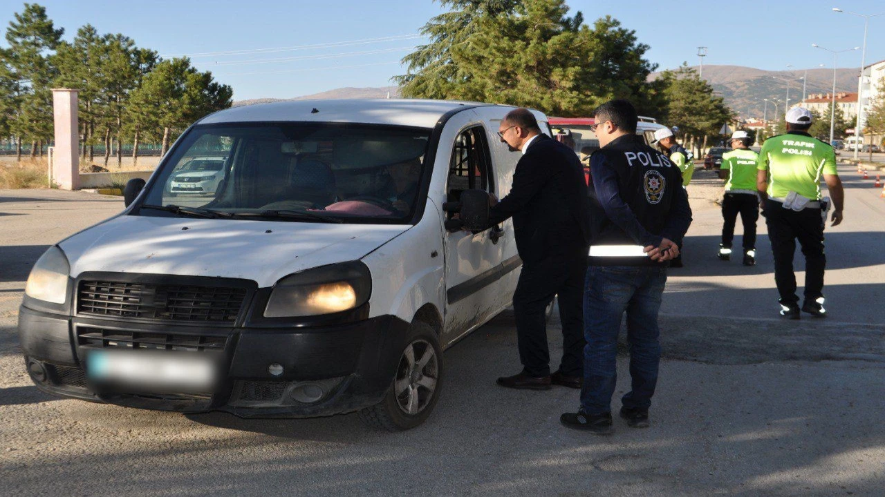 Yalvaçta motosiklet ve servis araçlarına yönelik denetimde 392 bin 279 TL para cezası kesildi